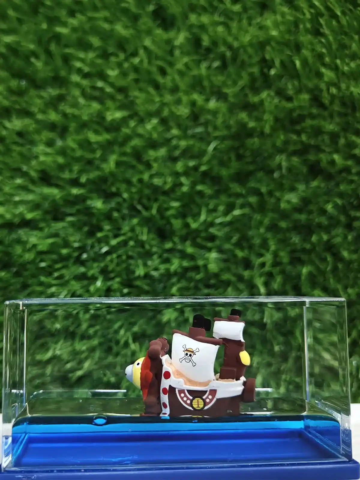 One Piece Mini Pirate Ship Water Block – 10x5cm Desk Collectible