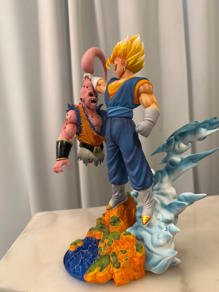 Vegito "Ultimate Fusion" Interchangeable Head Statue - Image 3
