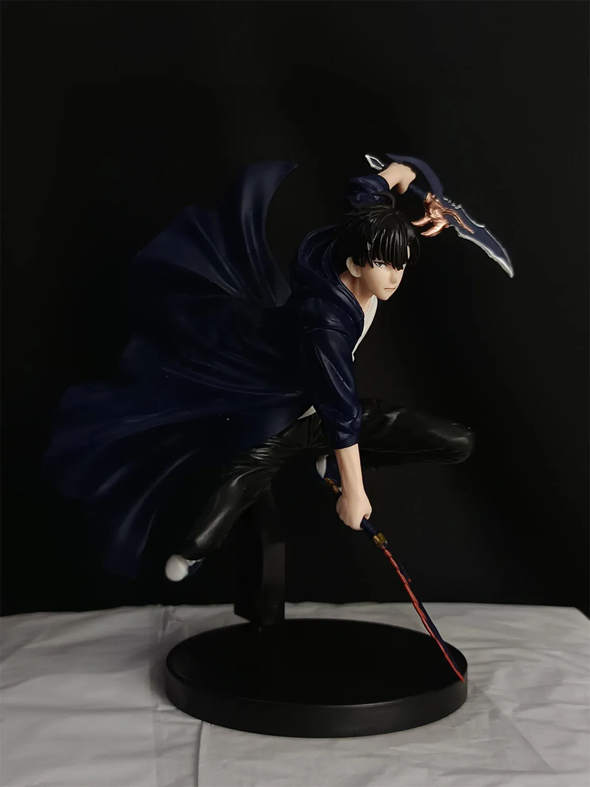Sung Jin-Woo – Shadow Monarch Awakening Figure (Solo Leveling) - Image 2