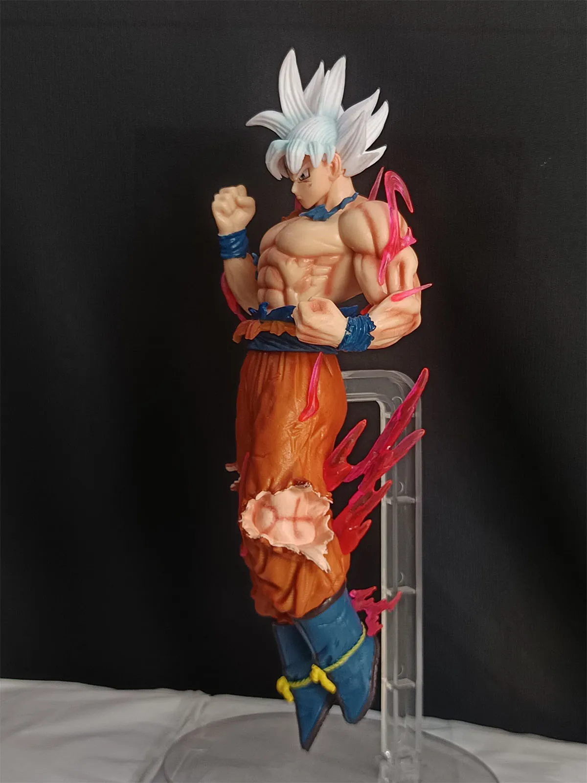 Ultra Instinct Goku Figure – "Mastered Form" Edition (DBS) - Image 2