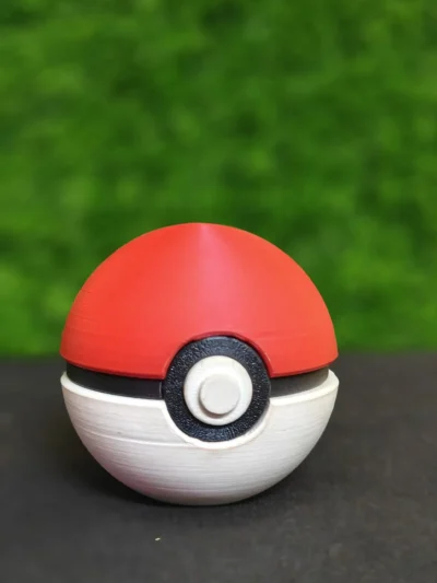Classic Red & White Poké Ball Replica!