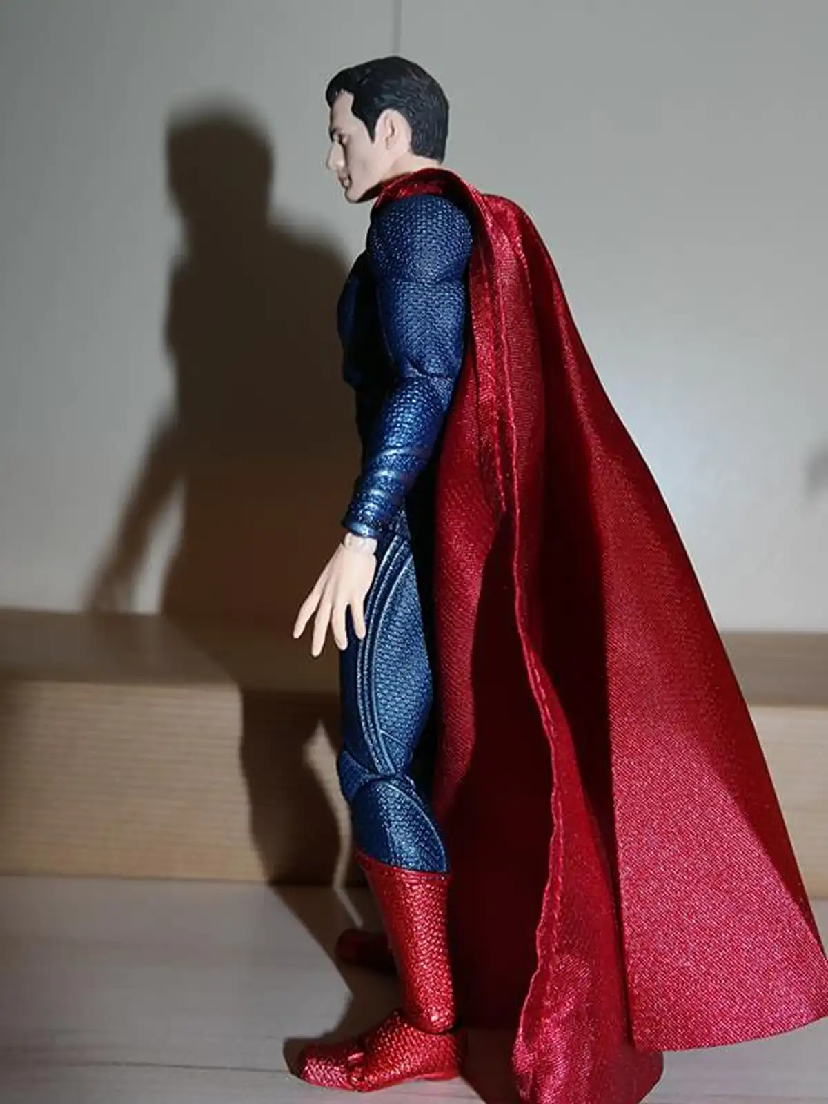 Justice League Superman Action Figure – 17 cm Articulated Collectible with Interchangeable Heads & Hands - Image 2