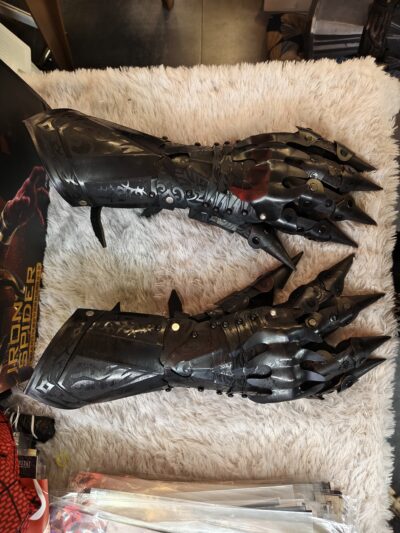 Medieval Knight Dragon Claw Gauntlets (Pair)