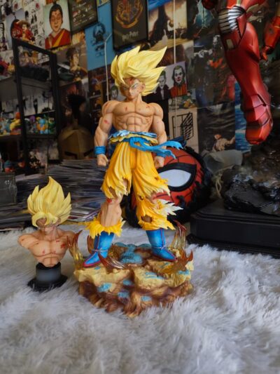 Super Saiyan Goku Figure - Super Saiyan Goku LED Figure 35cm with Spare Bust - Dragon Ball Z